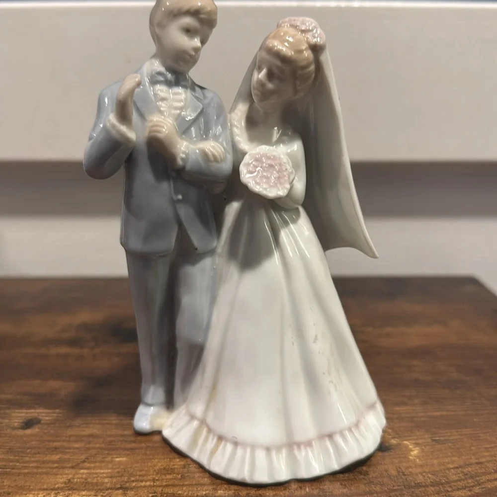 Porcelain Bride Groom Figurine elegant 5” Tall Vintage cake topper blonde